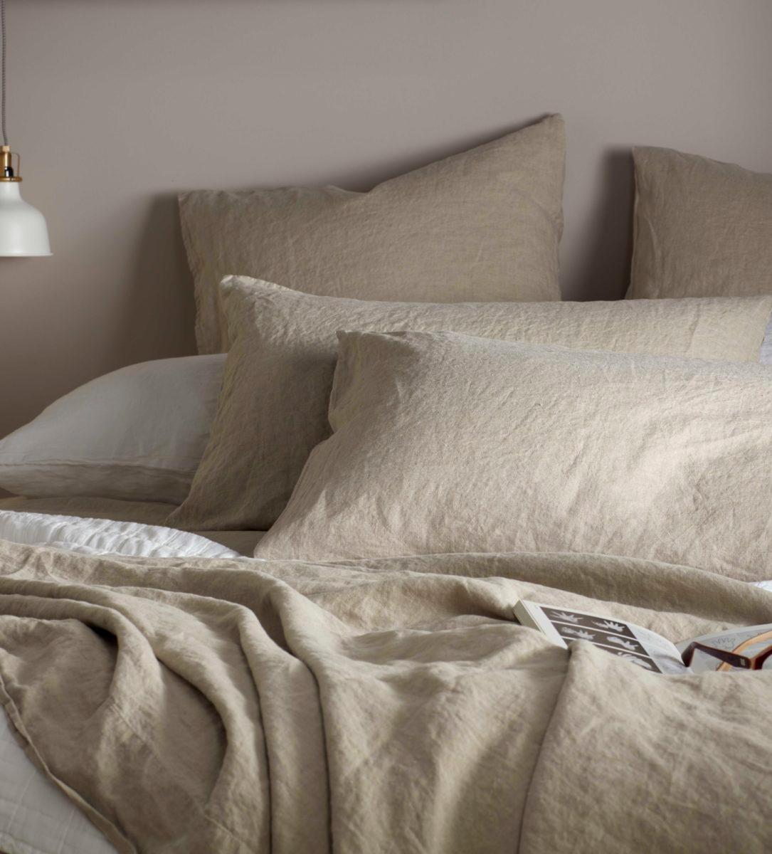 Linen bedding